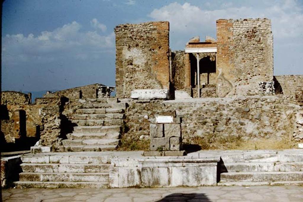 VII.4.1 Pompeii. 1959. Looking east from Via del Foro. Photo by Stanley A. Jashemski.
Source: The Wilhelmina and Stanley A. Jashemski archive in the University of Maryland Library, Special Collections (See collection page) and made available under the Creative Commons Attribution-Non Commercial License v.4. See Licence and use details.
J59f0520
