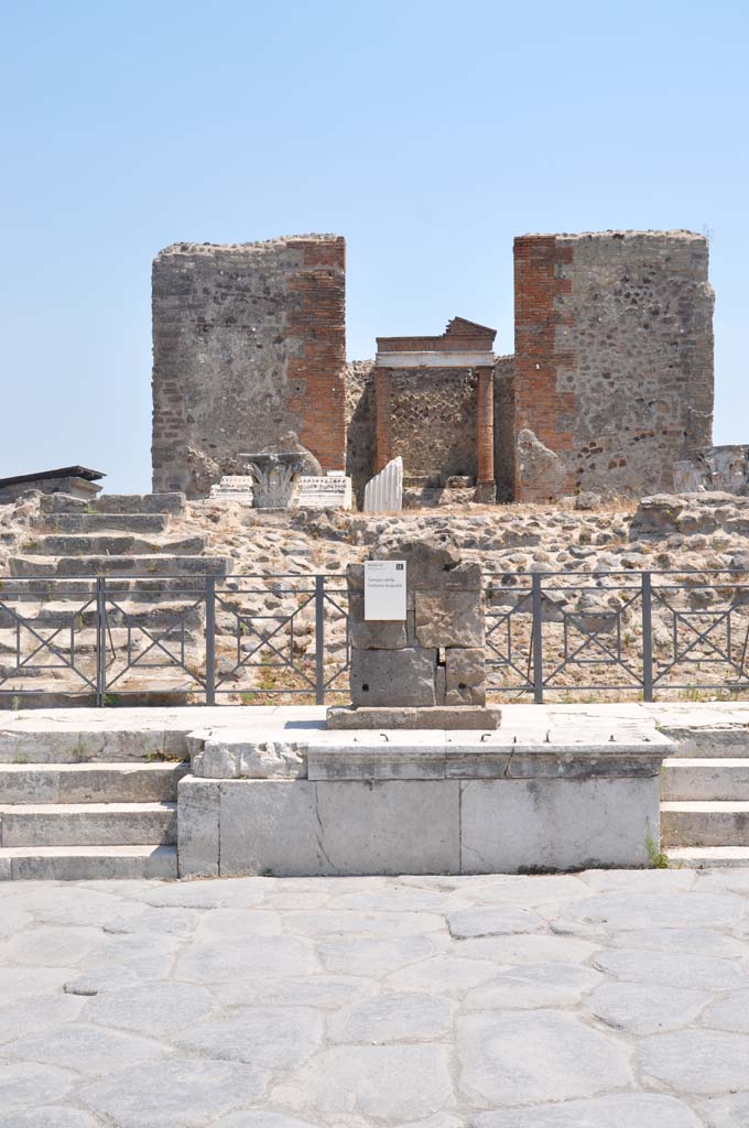 VII.4.1, Pompeii. July 2017. Looking east from Via del Foro.
Foto Anne Kleineberg, ERC Grant 681269 DÉCOR.
