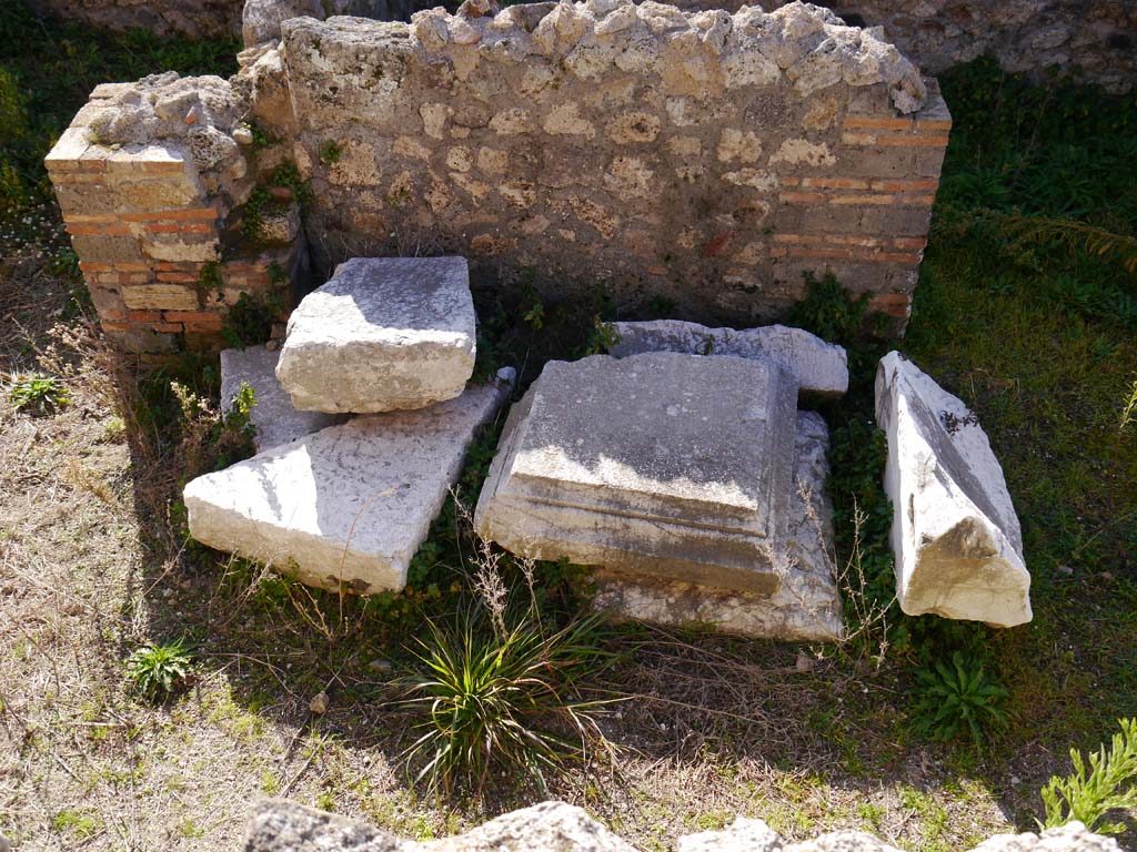VII.4.2, Pompeii. March 2019. Material stored near south wall of VII.4.2, looking south. 
Foto Anne Kleineberg, ERC Grant 681269 DÉCOR.

