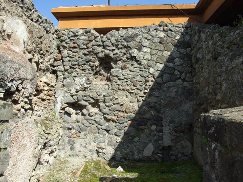 VII.4.4  Pompeii. March 2009. Looking east into Kitchen.