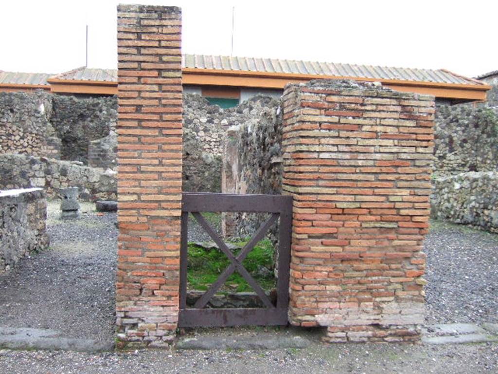 VII.4.5 Pompeii. December 2005. Looking east towards steps to upper floor. Found in September 1823, painted in red on the pilaster between VII.4.5 and 6, on the right) was 
Fausto  []  II vir 
[]
M(arcum)  Nollium  et  M(arcum)
Calventium       [CIL IV 518]
See Pagano, M. and Prisciandaro, R., 2006. Studio sulle provenienze degli oggetti rinvenuti negli scavi borbonici del regno di Napoli.  Naples : Nicola Longobardi. (p. 127)
