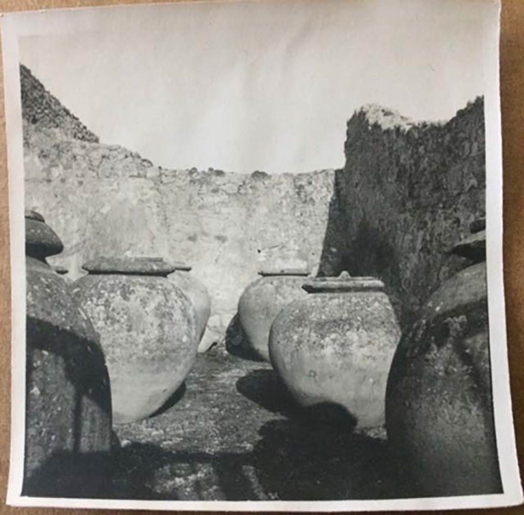 VII.4.14 Pompeii. August 27, 1904. Looking east towards large dolia. Photo courtesy of Rick Bauer.
