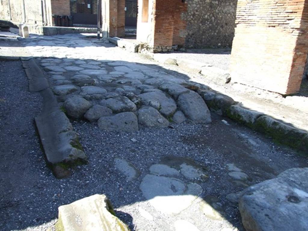 VII.4.18 Pompeii. March 2009. Via degli Augustali looking west towards junction with Via del Foro. Road surface outside shop.