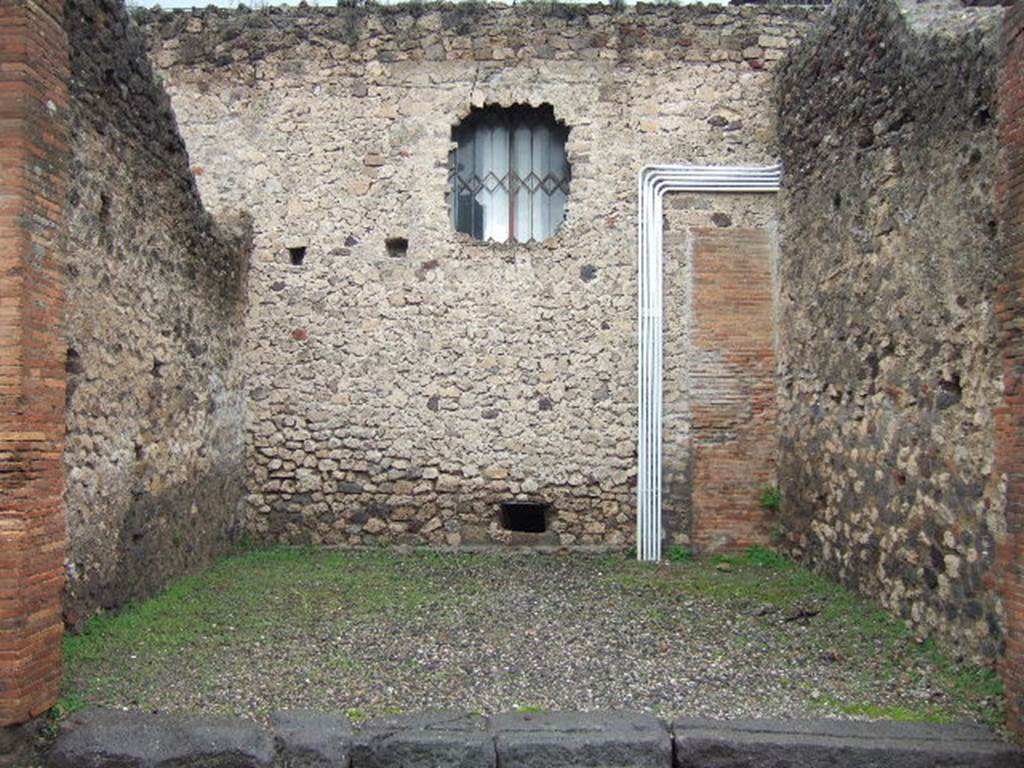 VII.4.20 Pompeii. December 2005. Shop room. Looking north.