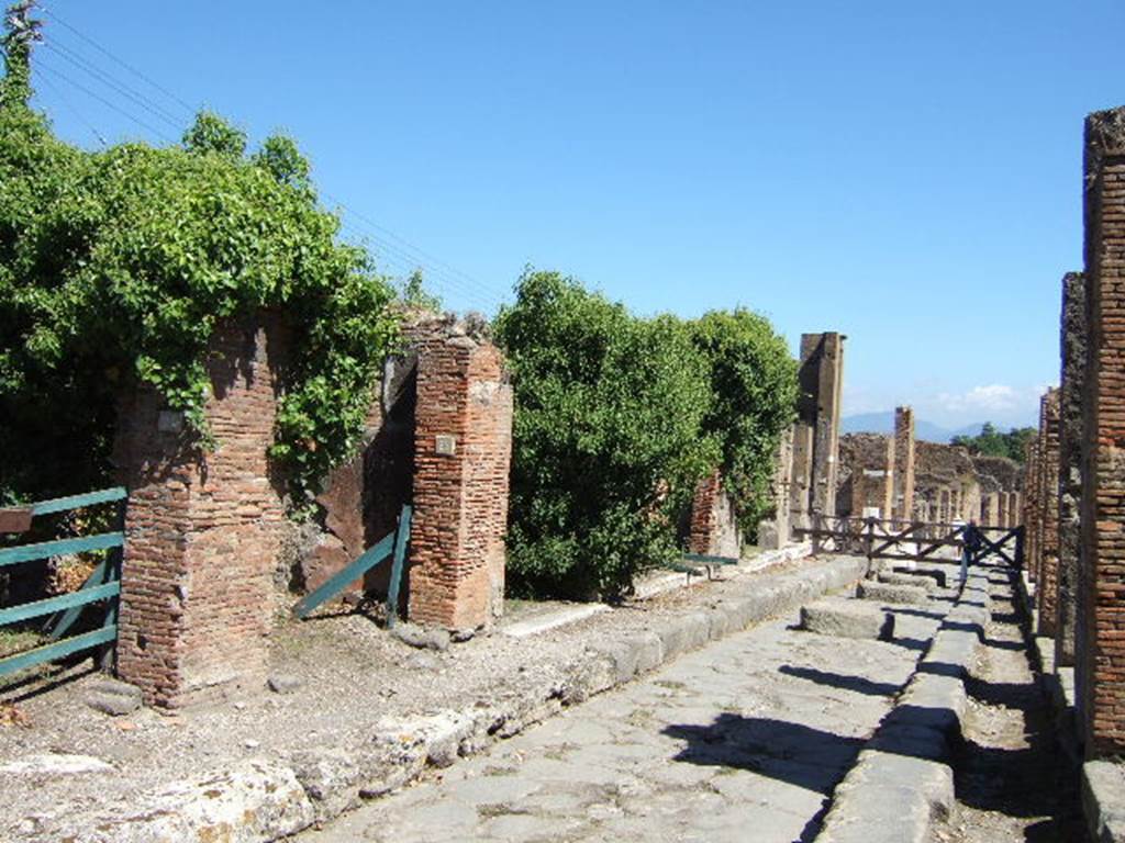 VII.4.26,                  VII.4.27              and VII.4.28 on Via degli Augustali, looking east.September 2005.
