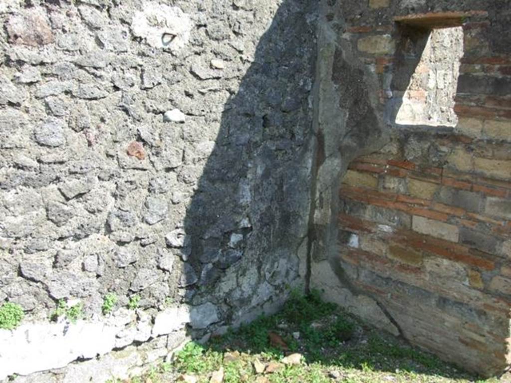 VII.4.29 Pompeii.  March 2009. East wall of southern end of corridor.