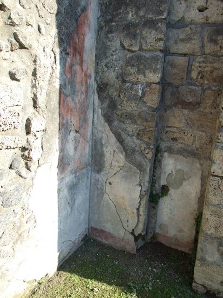 VII.4.31 Pompeii.  March 2009.  Room 28.  South east corner.