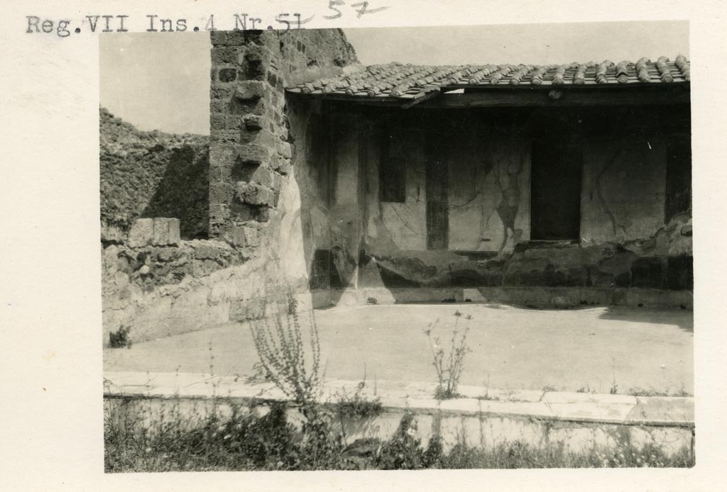 VII.4.31/51 Pompeii. Pre-1937-39. Room 29, apsidal exedra. Looking north-east.
Photo courtesy of American Academy in Rome, Photographic Archive. Warsher collection no. 1841.
