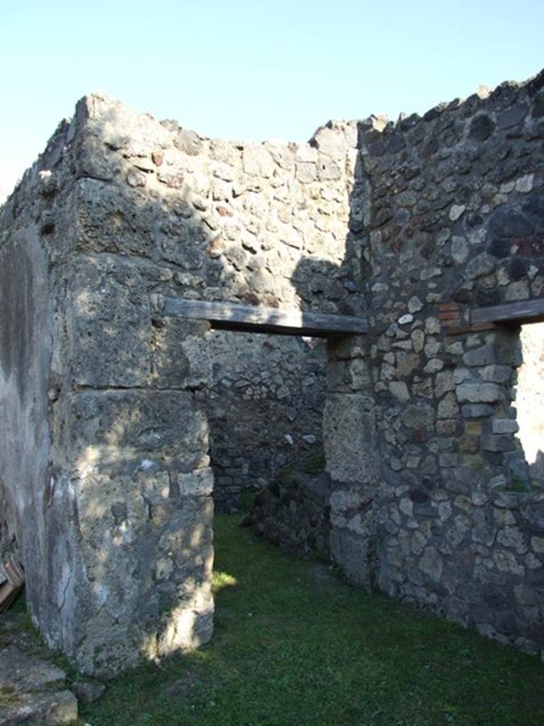 VII.4.31 Pompeii.  March 2009.  Doorway to Room 36. Kitchen and Latrine.