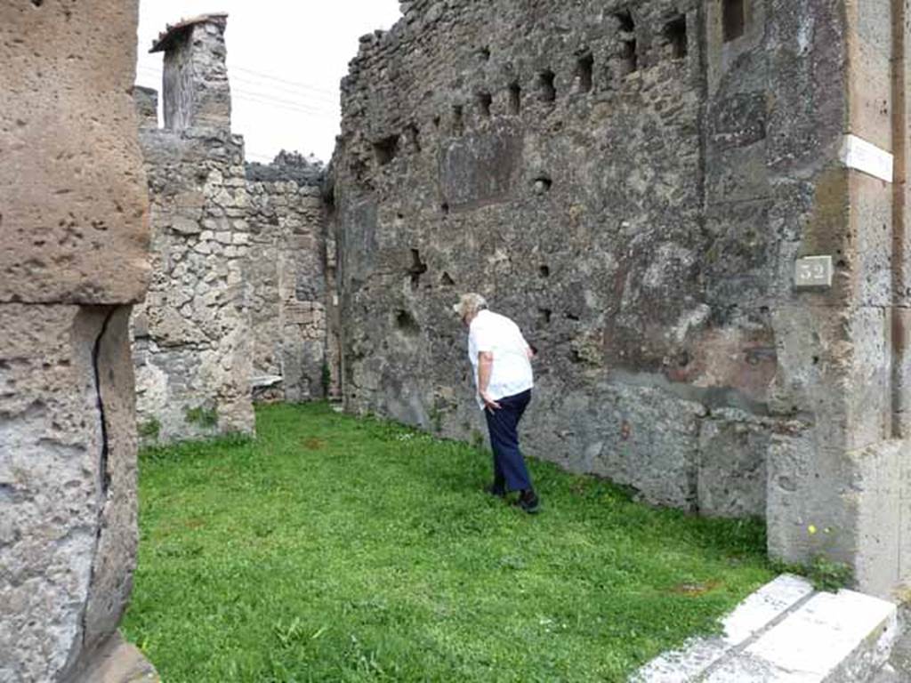 VII.4.32 Pompeii. May 2010. Entrance, looking north-east to rear room leading to entrance at VII.4.33.