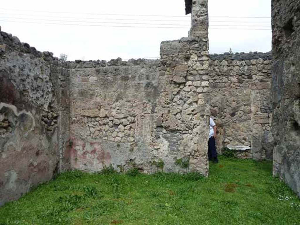 VII.4.32 Pompeii. May 2010. North wall, and small rear room.