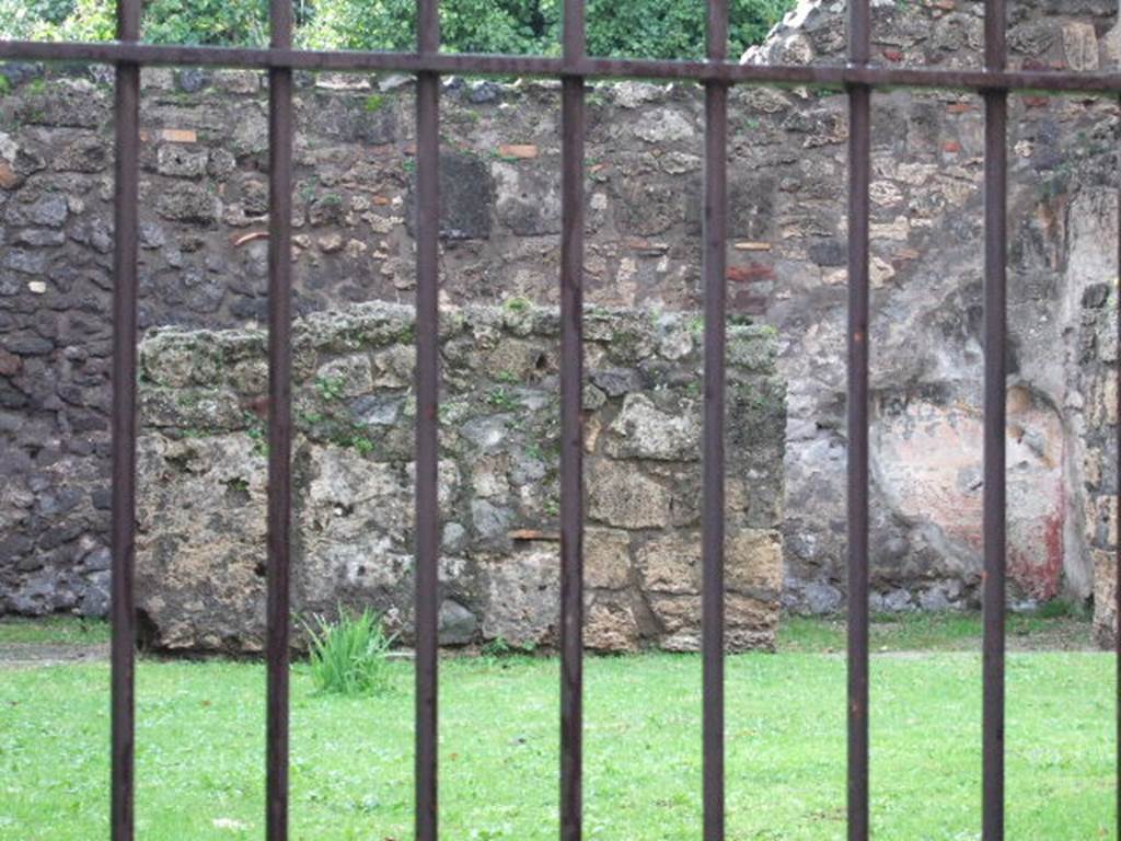 VII.4.33 Pompeii. December 2005. Looking into atrium of VII.4.31.