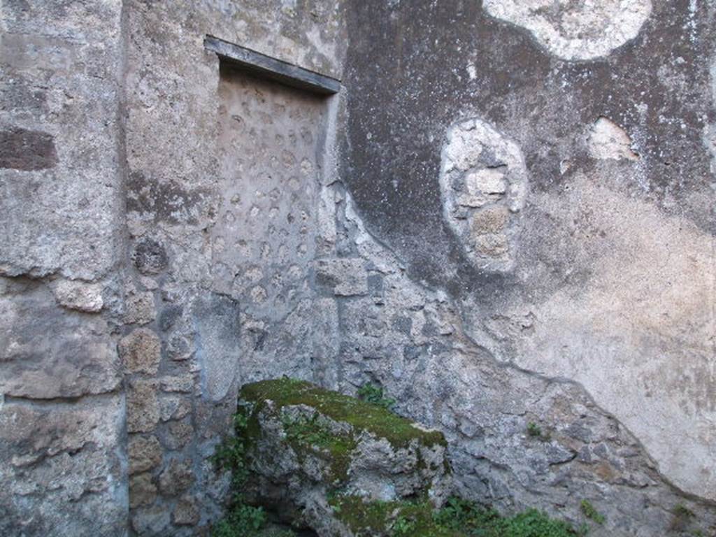 VII.4.34 Pompeii. December 2004. South-west corner of shop.