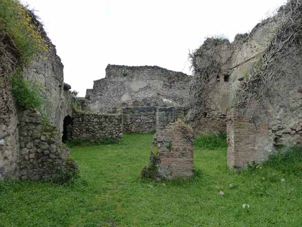 VII.4.39 Pompeii. May 2010. Looking towards rear room on west side of shop.