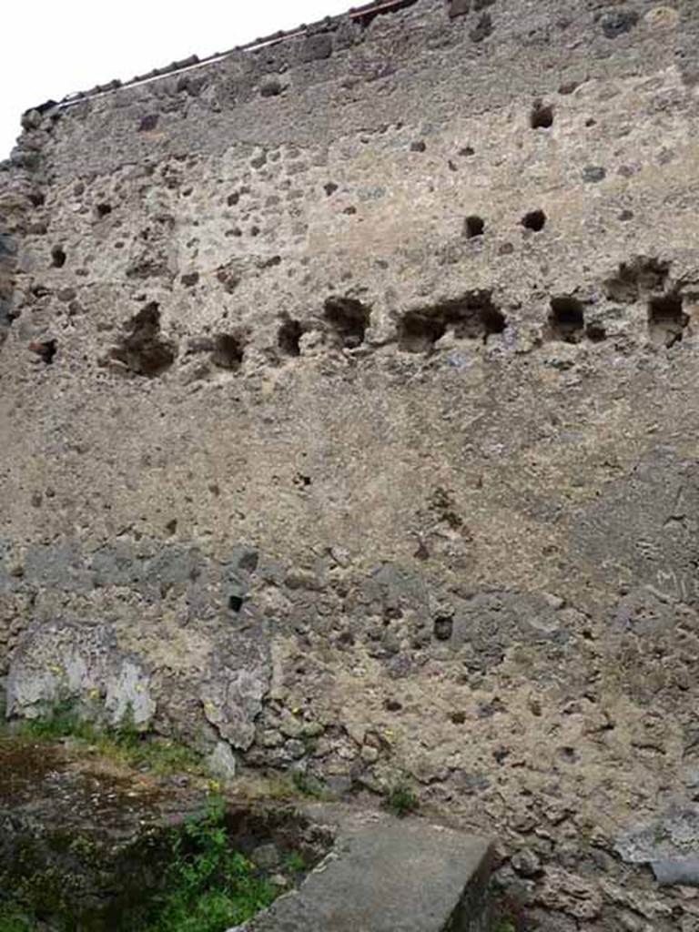 VII.4.39 Pompeii. May 2010. North wall of workshop.