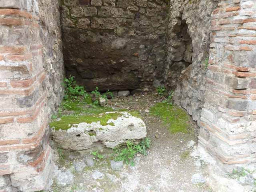 VII.4.44 Pompeii. May 2010. Base of steps to upper floor.