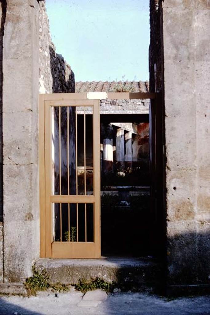 VII.4.48 Pompeii. 1964. Looking south along entrance corridor to atrium, tablinum and peristyle.  Photo by Stanley A. Jashemski.
Source: The Wilhelmina and Stanley A. Jashemski archive in the University of Maryland Library, Special Collections (See collection page) and made available under the Creative Commons Attribution-Non Commercial License v.4. See Licence and use details.
J64f1586

