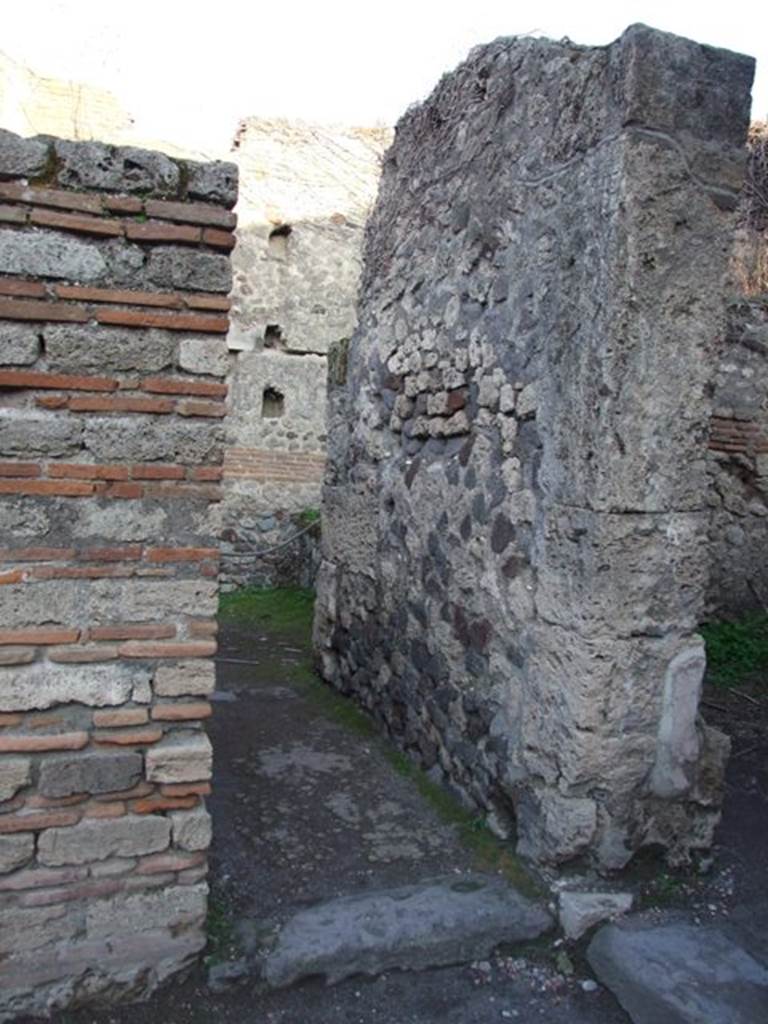 VII.4.48 Pompeii. December 2007. Doorway to room 6, corridor to kitchen. 