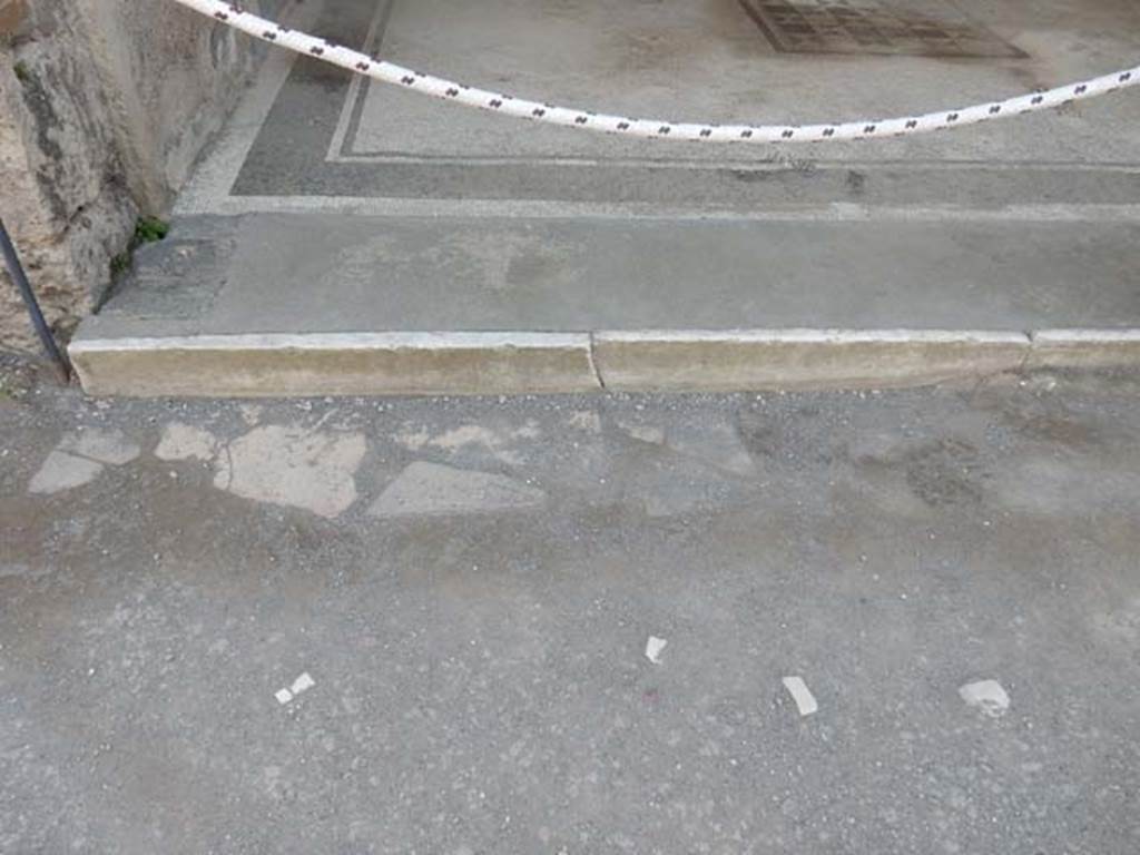 VII.4.48 Pompeii. May 2015. Room 11, north-east corner of tablinum floor, and atrium. 
Photo courtesy of Buzz Ferebee.
