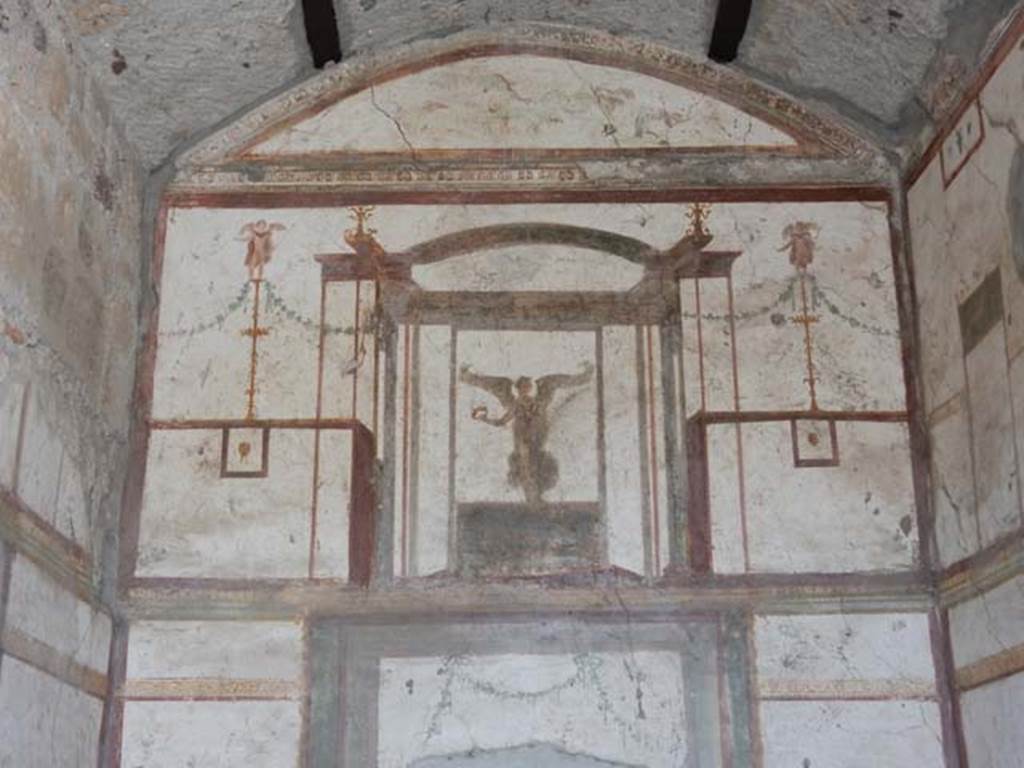 VII.4.48 Pompeii. May 2015. Room 14, upper west wall.
Photo courtesy of Buzz Ferebee.
