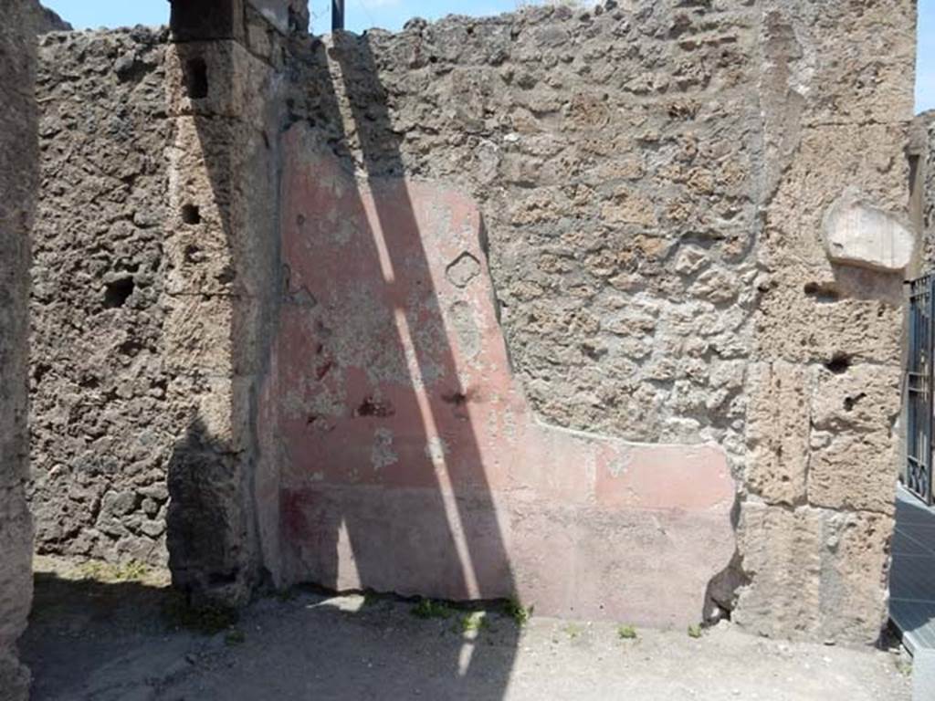 VII.4.48 Pompeii. May 2015. Room 2, north-west corner of atrium. Photo courtesy of Buzz Ferebee.

