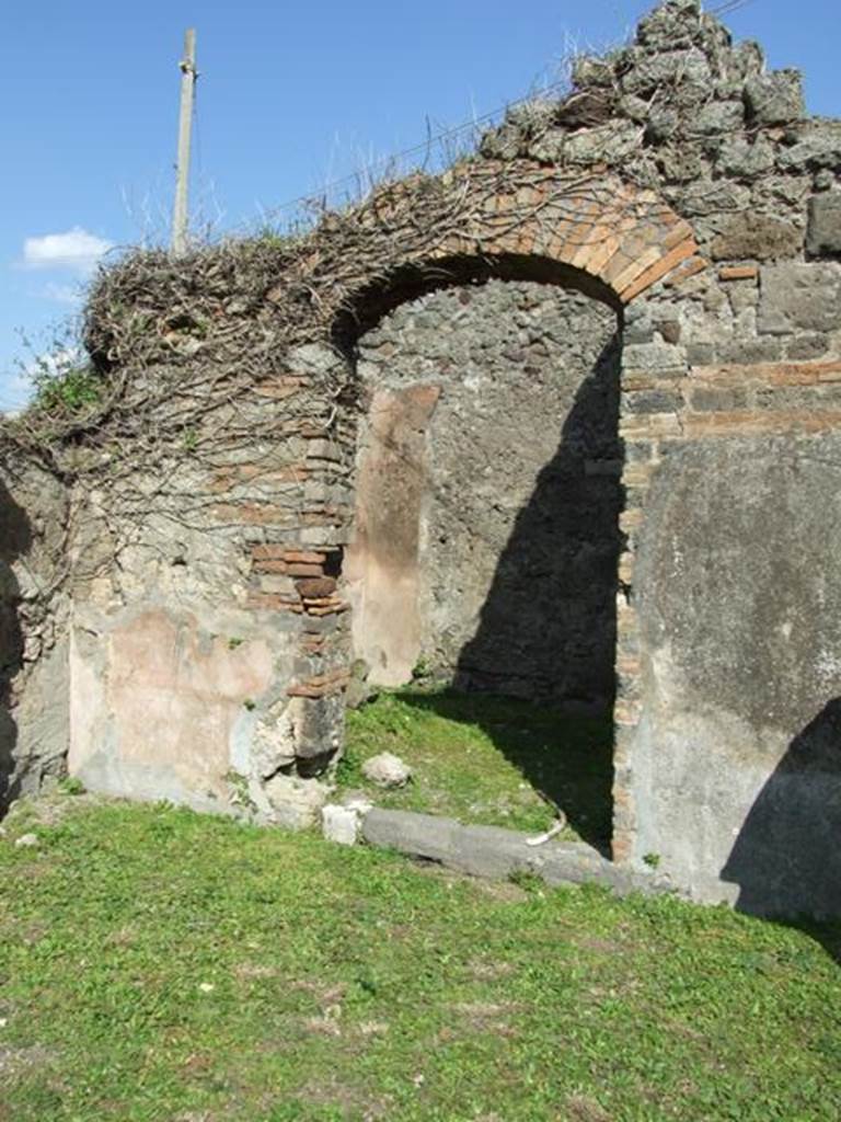 VII.4.56 Pompeii. March 2009. Doorway to room 4, cubiculum in north-east corner of atrium.