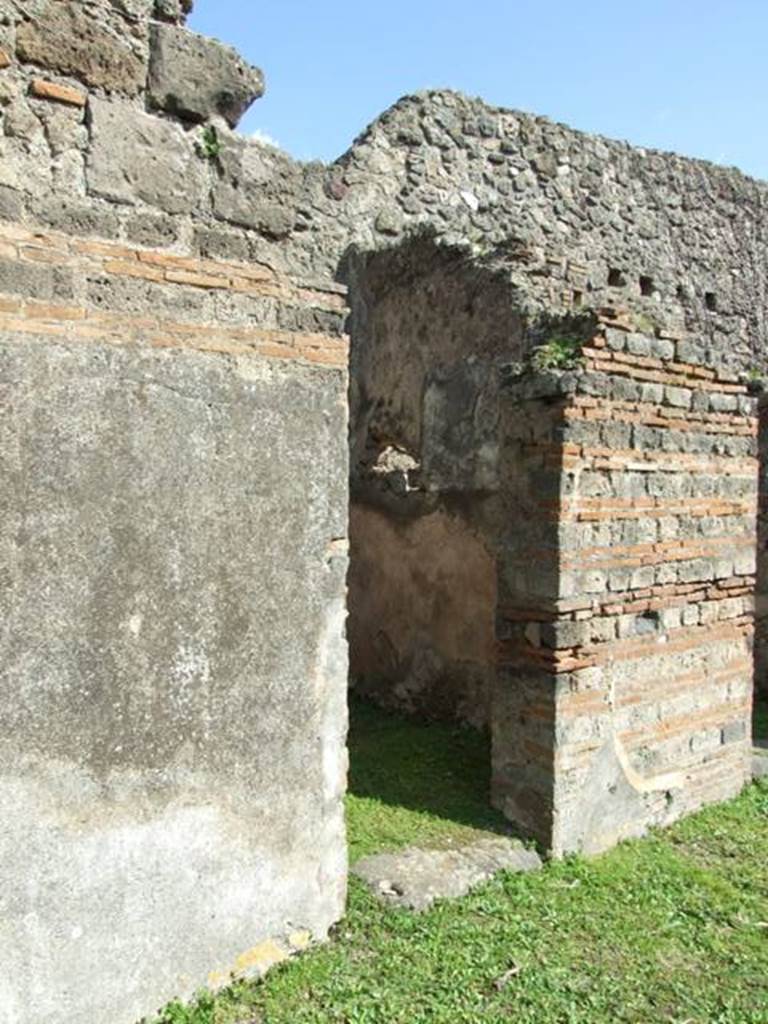 VII.4.56 Pompeii.  March 2009. Doorway to Room 5 from atrium.