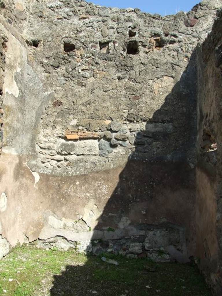 VII.4.56 Pompeii.  March 2009. Room 5.  Cubiculum. East wall.