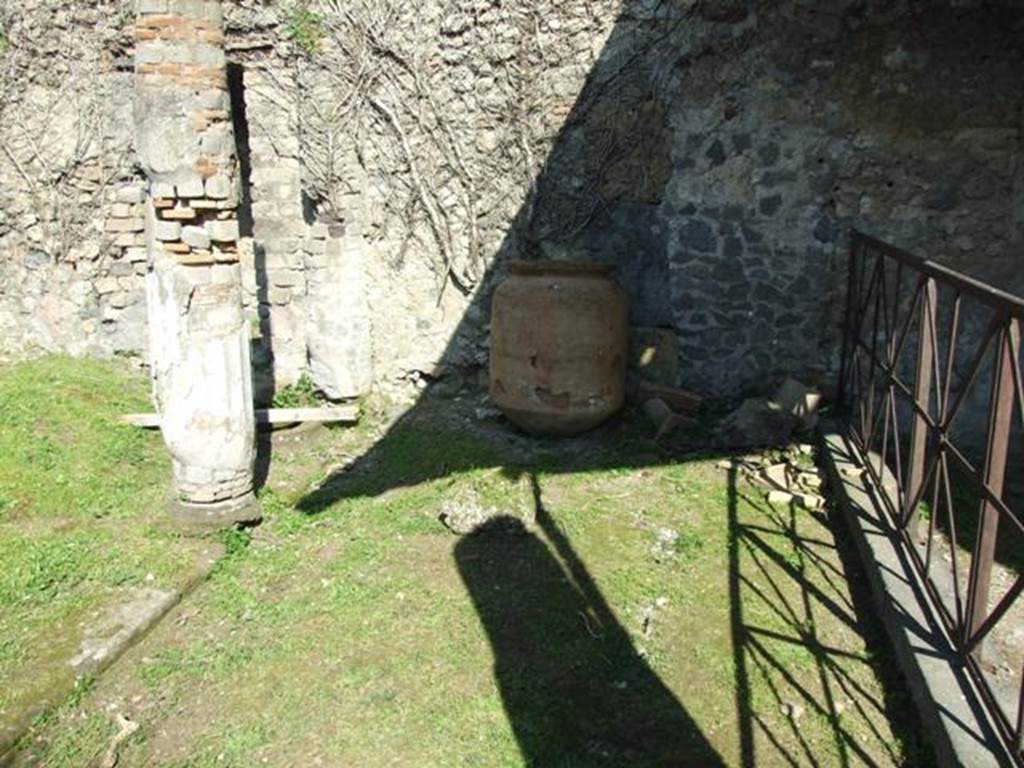 VII.4.56 Pompeii.  March 2009.  Looking east across garden area.