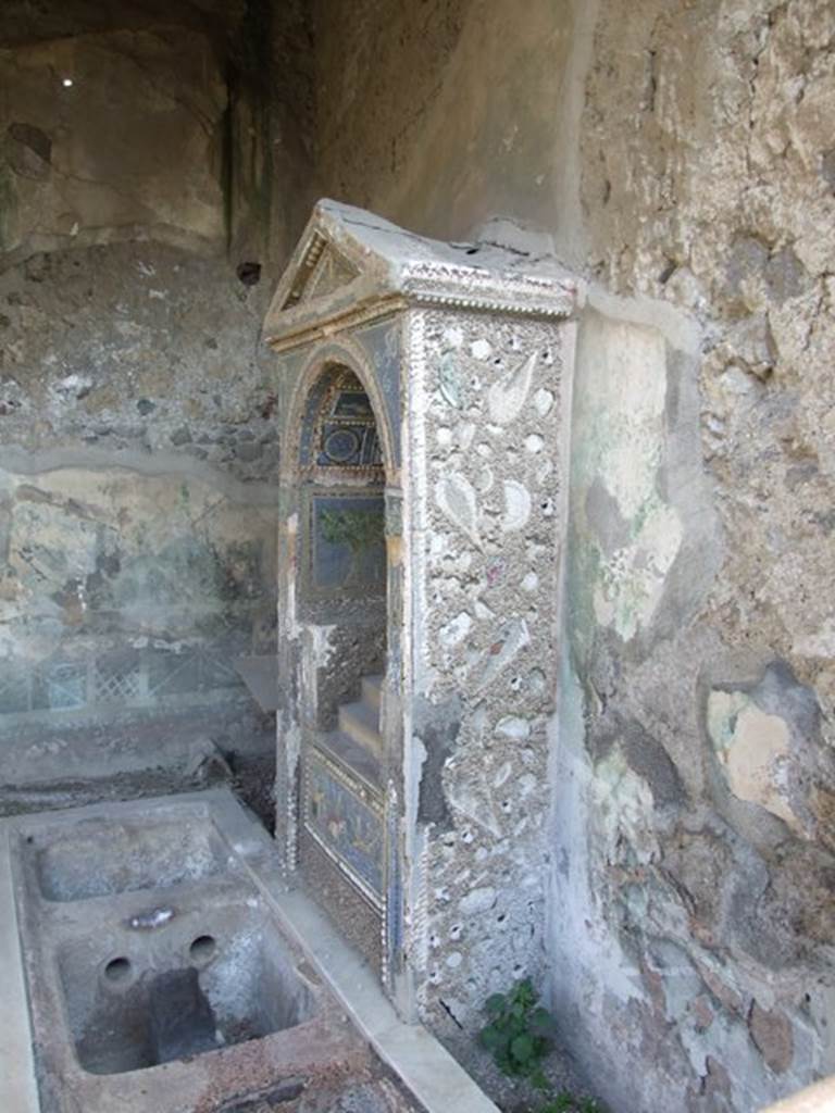 VII.4.56 Pompeii.  March 2009.  Mosaic fountain and pool.