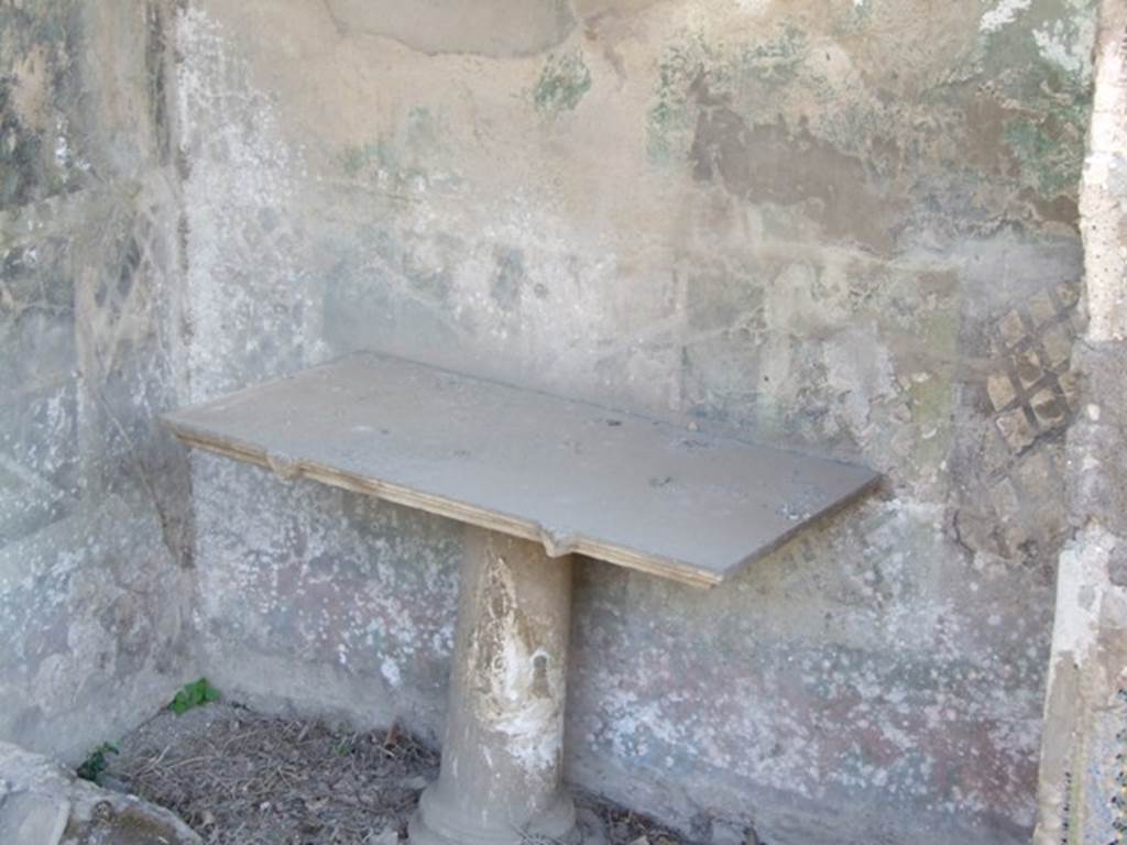 VII.4.56 Pompeii.  March 2009. Garden area, South East corner and table.