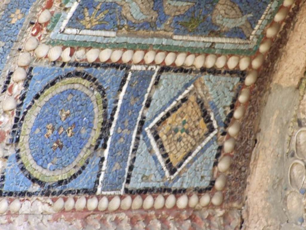 VII.4.56 Pompeii.  March 2009. East side of niche in greater detail.