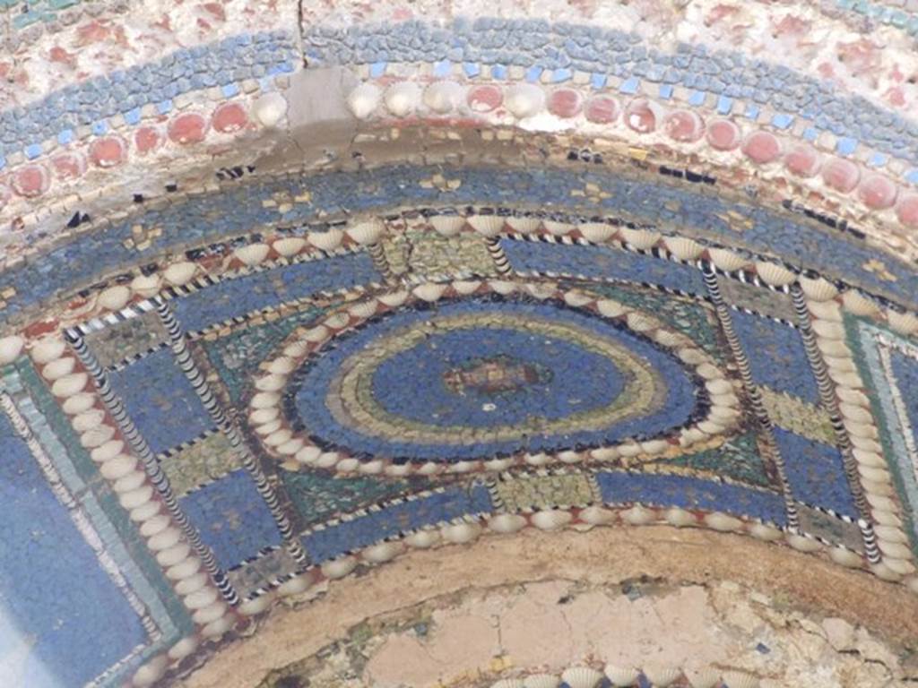 VII.4.56 Pompeii.  March 2009. Top of niche in greater detail.