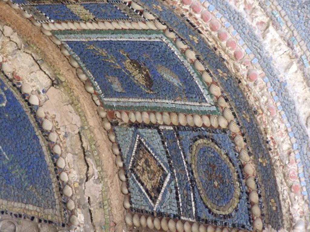 VII.4.56 Pompeii.  March 2009. West side of niche in greater detail.