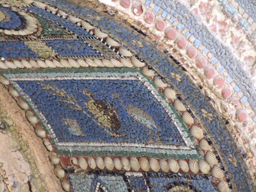 VII.4.56 Pompeii.  March 2009. West side of niche in greater detail.