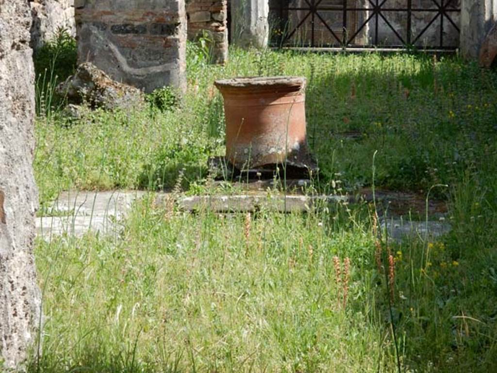 VII.4.56 Pompeii. May 2015. Room 1, looking south across atrium towards terracotta puteal.  Photo courtesy of Buzz Ferebee.
