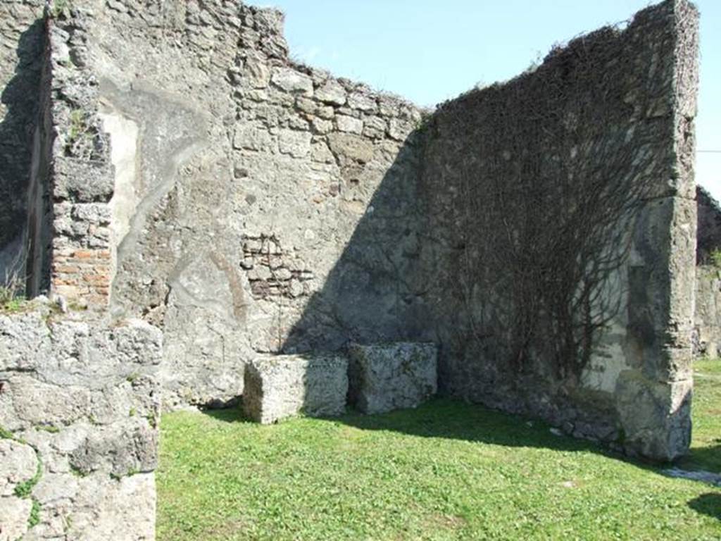 VII.4.57. Pompeii.  March 2009.  Room 6.  Ala on east side of Atrium.