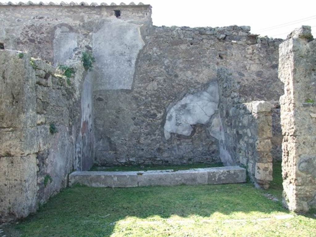 VII.4.57. Pompeii.  March 2009.  Room 9.  Ala on west side of Atrium, with sill of marble.