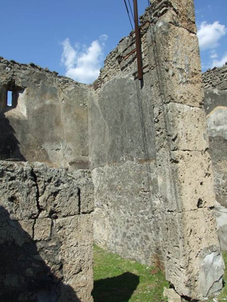 VII.4.57. Pompeii.  March 2009.  Doorway to Room 13.  Porter’s room.