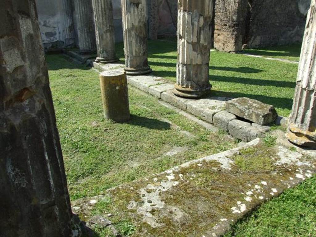 VII.4.57. Pompeii.  March 2009.  North east corner of Peristyle.