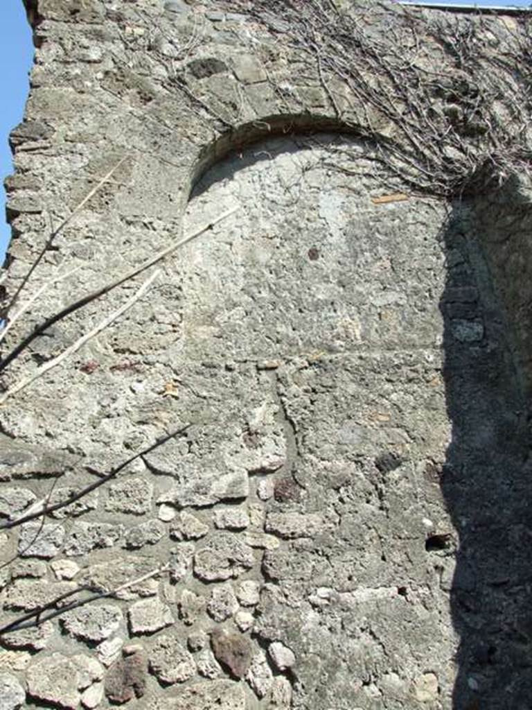 VII.4.57. Pompeii.  March 2009.  Room 16.  Upper East wall.