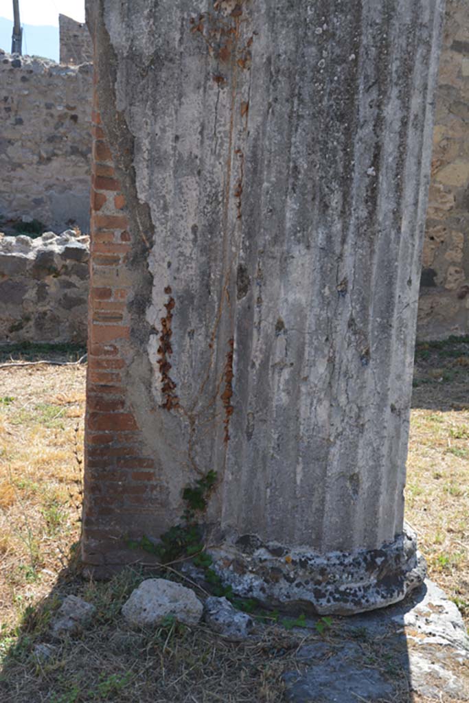 VII.4.57 Pompeii. September 2019. 
Looking south towards column in south-east corner of peristyle, strengthened with a pillar.
Foto Annette Haug, ERC Grant 681269 DÉCOR.
