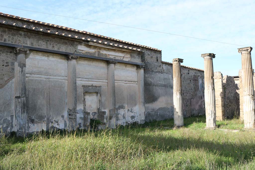 VII.4.57, Pompeii. December 2018. Looking towards west wall, and north-west corner. Photo courtesy of Aude Durand.