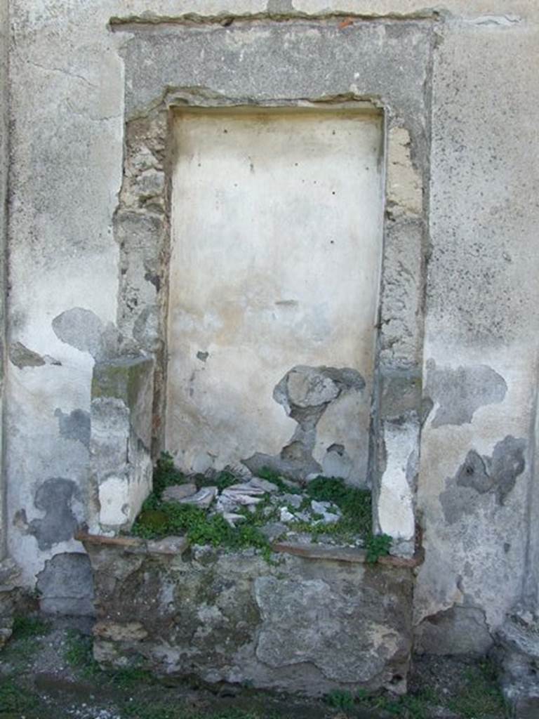 VII.4.57. Pompeii.  March 2009.  Aedicula Lararium