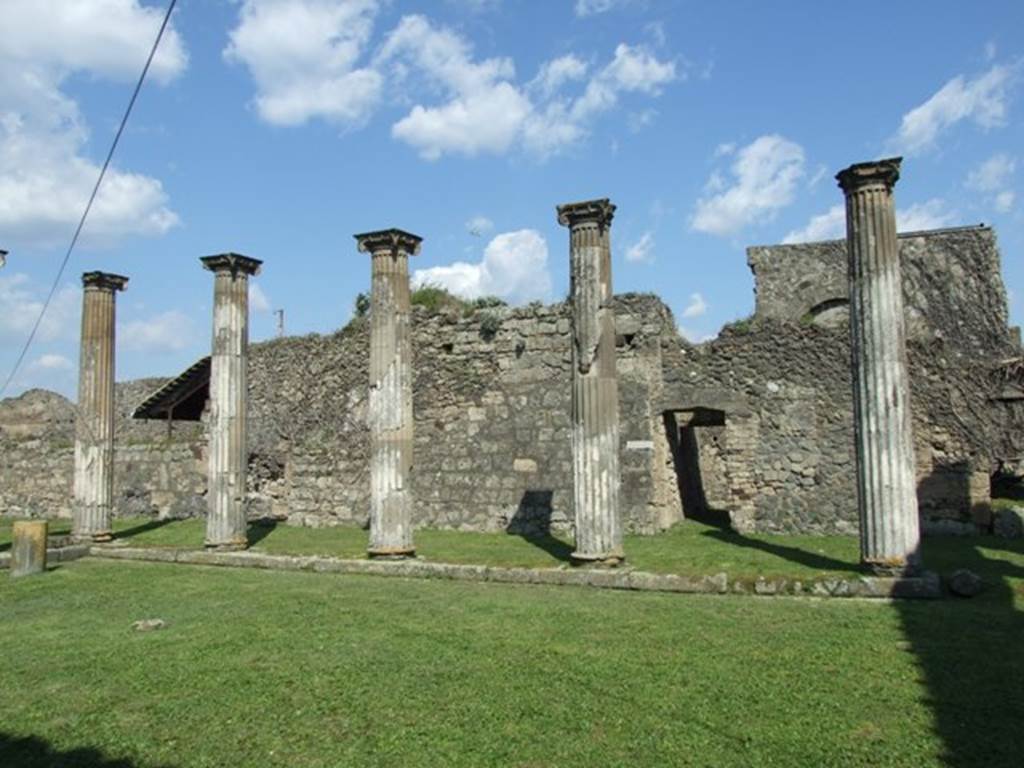 VII.4.57. Pompeii.  March 2009. Peristyle.  Looking east.