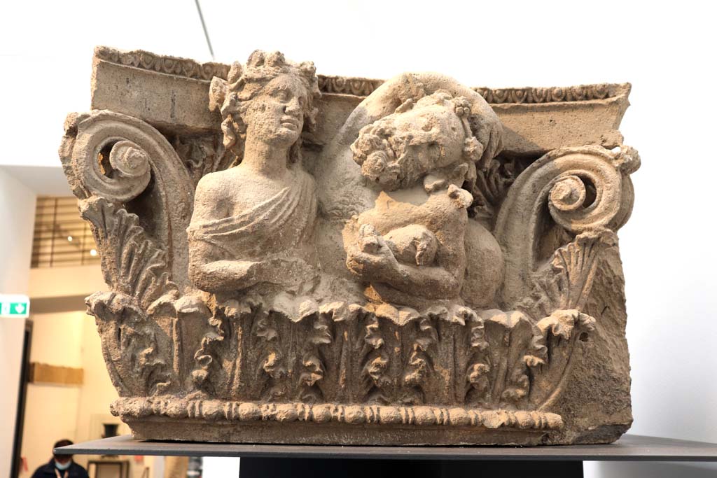 VII.4.57 Pompeii. February 2021. House capital from top of right (west) pillar of entrance, photographed in Antiquarium.
Detail of figures of a drunken satyr and a maenad. This would have faced onto the Via della Fortuna on the top of right-hand side of entrance.
Photo courtesy of Fabien Bièvre-Perrin (CC BY-NC-SA).