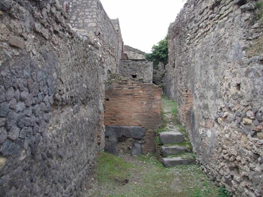 VII.5.7 Pompeii. December 2007. Remains of praefurnium or furnace room (no. 27 on plan) between the men’s and women’s baths.