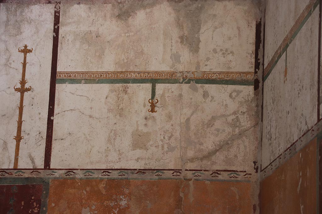 VII.5.8 Pompeii. October 2024. Tepidarium (49), detail from upper south wall at west end. Photo courtesy of Klaus Heese.