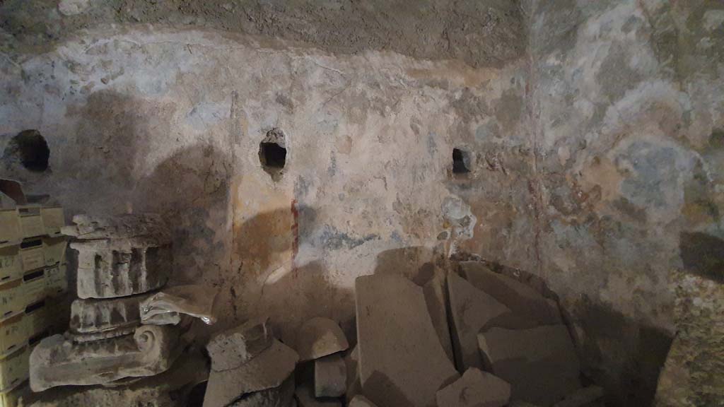 VII.5.8 Pompeii. August 2021. Changing room (46), east wall with painted decoration before restoration.
Foto Annette Haug, ERC Grant 681269 DÉCOR.