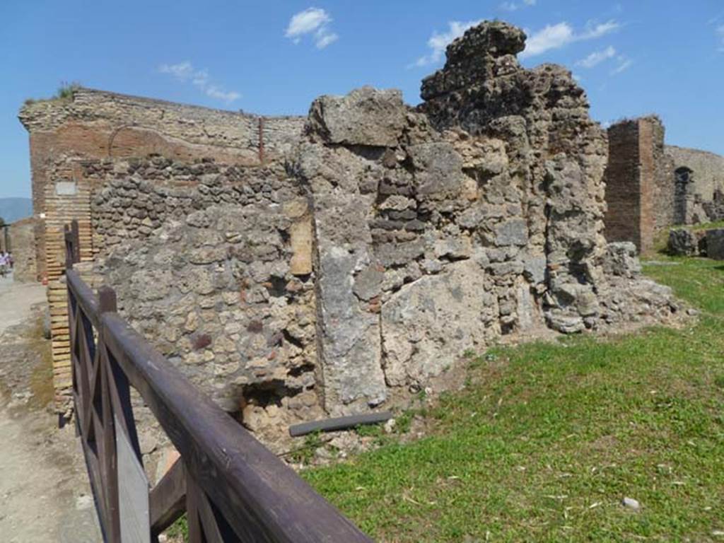 VII.6.9 Pompeii. May 2011. East wall. Photo courtesy of Michael Binns.